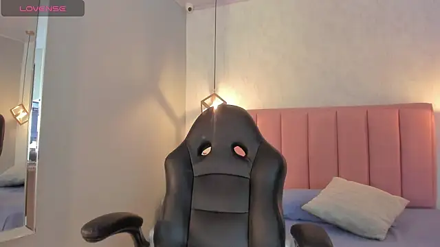 Snapshot of SUNNYCYRUS chatting on November 1, 2025, 12:43 pm SUNNYCYRUS online show from November 1, 2025, 12:43 pm