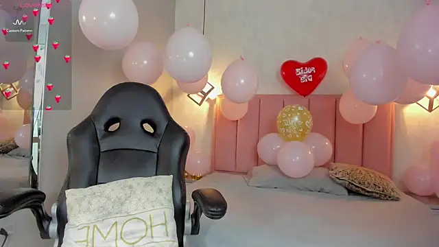 SUNNYCYRUS online show from February 14, 2026, 1:11 pm