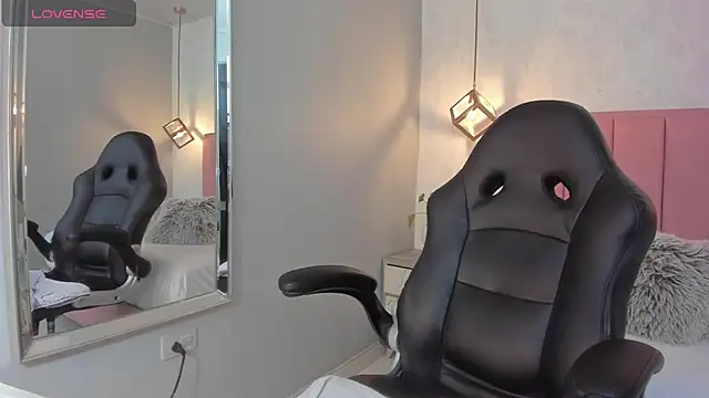 Snapshot of SUNNYCYRUS chatting on October 4, 2025, 12:39 pm SUNNYCYRUS online show from October 4, 2025, 12:39 pm