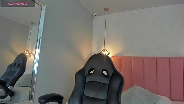 Snapshot of SUNNYCYRUS chatting on October 25, 2025, 12:28 pm SUNNYCYRUS online show from October 25, 2025, 12:28 pm