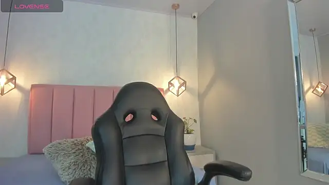 Snapshot of SUNNYCYRUS chatting on November 7, 2025, 12:31 pm SUNNYCYRUS online show from November 7, 2025, 12:31 pm