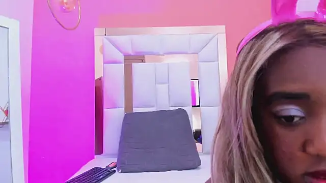 Snapshot of natasha_sexy69 chatting on October 31, 2025, 11:07 am natasha sexy69 online show from October 31, 2025, 11:07 am