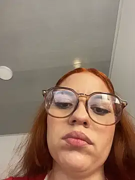 sophia goth online show from November 28, 2025, 12:00 am