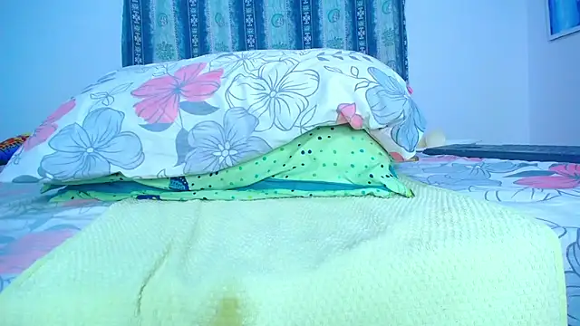 Snapshot of cristinapuerta- chatting on December 16, 2025, 10:14 pm cristinapuerta- online show from December 16, 2025, 10:14 pm