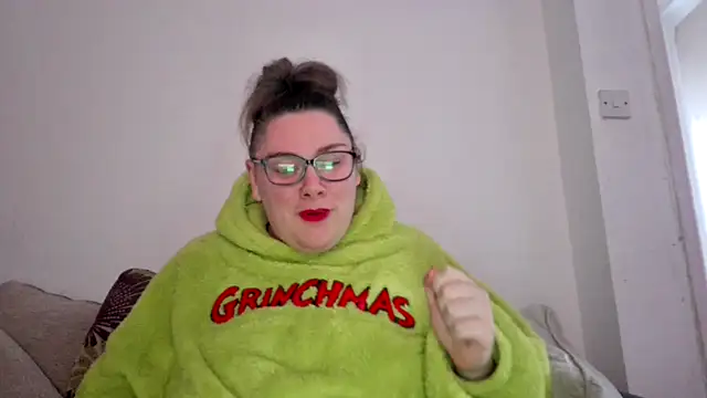 Snapshot of Bustycurves chatting on November 22, 2025, 12:26 pm Bustycurves online show from November 22, 2025, 12:26 pm