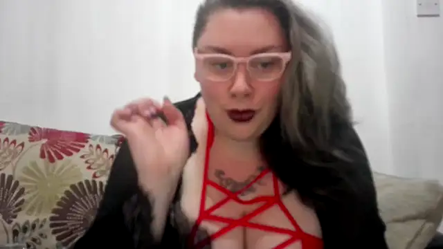 Snapshot of Bustycurves chatting on October 30, 2025, 9:11 pm Bustycurves online show from October 30, 2025, 9:11 pm