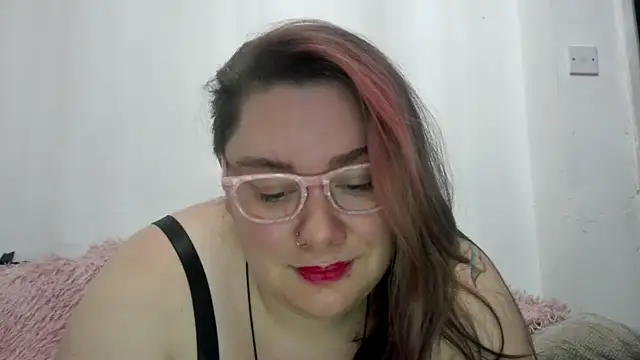 Snapshot of Bustycurves chatting on November 12, 2025, 10:57 pm Bustycurves online show from November 12, 2025, 10:57 pm