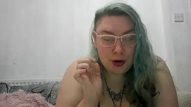 Bustycurves online show from April 12, 2026, 1:20 am