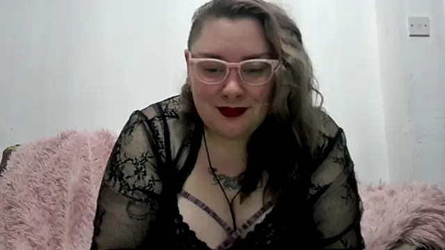 Snapshot of Bustycurves chatting on November 24, 2025, 9:15 pm Bustycurves online show from November 24, 2025, 9:15 pm