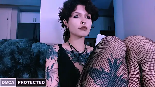 Snapshot of NaughtyLittleFox chatting on November 6, 2025, 5:00 am NaughtyLittleFox online show from November 6, 2025, 5:00 am