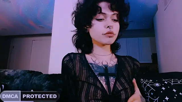 NaughtyLittleFox online show from May 8, 2026, 3:32 am