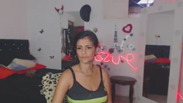 Snapshot of brigitht chatting on November 3, 2025, 10:46 pm brigitht online show from November 3, 2025, 10:46 pm