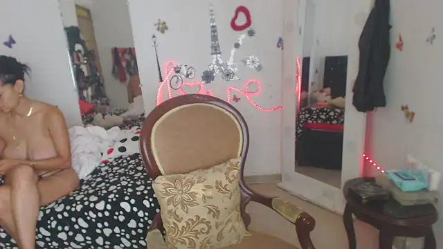 Snapshot of brigitht chatting on November 18, 2025, 3:48 pm brigitht online show from November 18, 2025, 3:48 pm