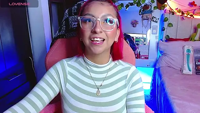 Snapshot of Littlerouse_ chatting on January 19, 2026, 7:01 am Littlerouse online show from January 19, 2026, 7:01 am