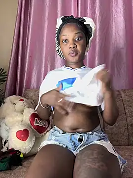 Snapshot of Queen_Arnah254 chatting on June 10, 2026, 6:20 pm Queen Arnah254 online show from June 10, 2026, 6:20 pm