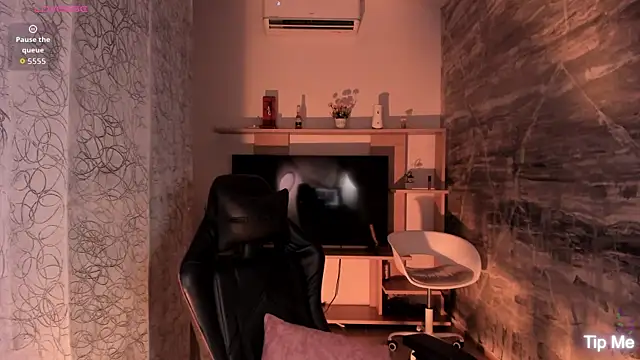 Snapshot of saracaball_ chatting on January 13, 2026, 4:38 am saracaball online show from January 13, 2026, 4:38 am