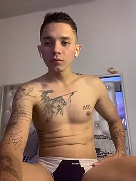 andeerr  online show from September 26, 2025, 4:19 am