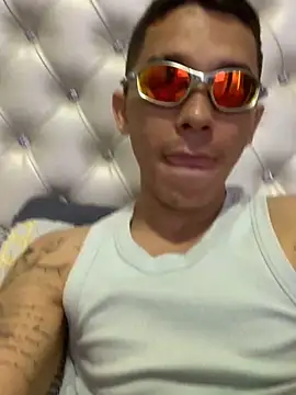 andeerr  online show from September 16, 2025, 3:57 pm