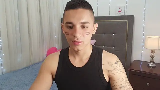 andeerr  online show from March 12, 2025, 8:41 pm