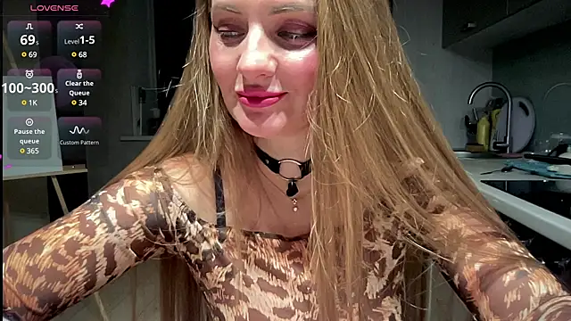 Snapshot of Viola_sweet chatting on March 9, 2025, 10:41 pm Viola sweet online show from March 9, 2025, 10:41 pm