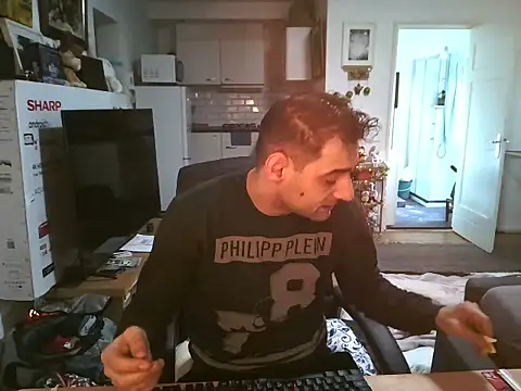 Snapshot of mihaimichael chatting on November 5, 2025, 1:25 pm mihaimichael online show from November 5, 2025, 1:25 pm