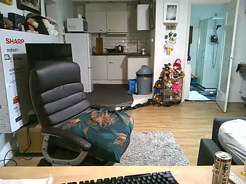 Snapshot of mihaimichael chatting on December 14, 2025, 1:06 pm mihaimichael online show from December 14, 2025, 1:06 pm