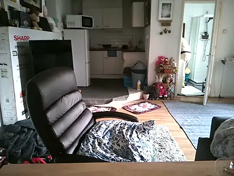 Snapshot of mihaimichael chatting on November 9, 2025, 1:48 pm mihaimichael online show from November 9, 2025, 1:48 pm