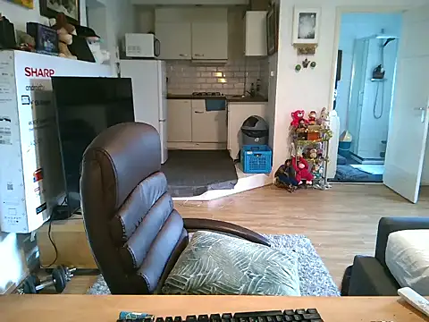 Snapshot of mihaimichael chatting on November 22, 2025, 1:54 pm mihaimichael online show from November 22, 2025, 1:54 pm