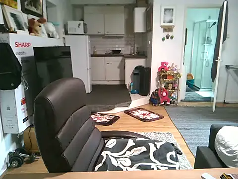 Snapshot of mihaimichael chatting on October 25, 2025, 11:20 am mihaimichael online show from October 25, 2025, 11:20 am