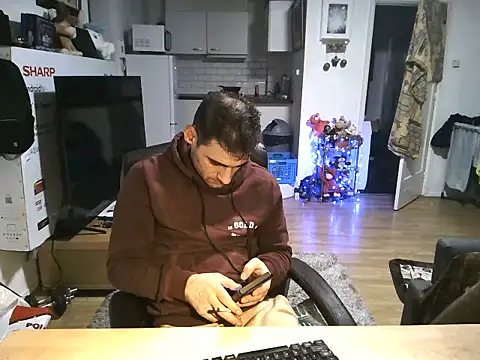 Snapshot of mihaimichael chatting on November 19, 2025, 2:33 am mihaimichael online show from November 19, 2025, 2:33 am