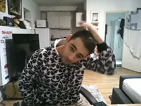 Snapshot of mihaimichael chatting on December 3, 2025, 1:32 pm mihaimichael online show from December 3, 2025, 1:32 pm