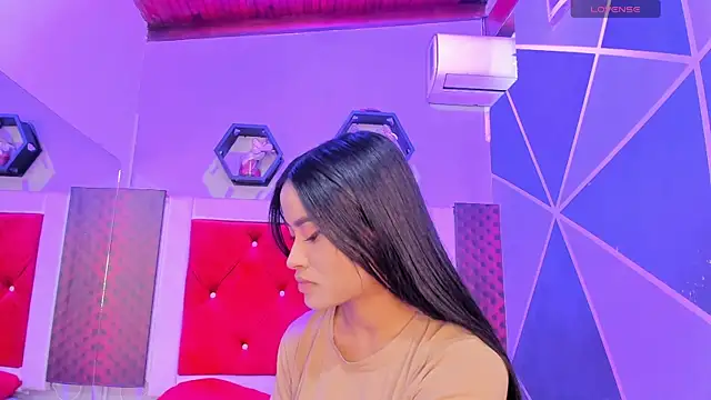 Snapshot of Karoll014 chatting on October 22, 2025, 11:53 am Karoll014 online show from October 22, 2025, 11:53 am