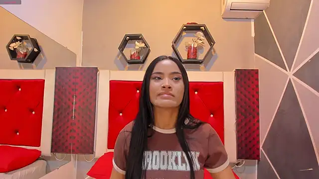 Snapshot of Karoll014 chatting on November 17, 2025, 12:09 pm Karoll014 online show from November 17, 2025, 12:09 pm