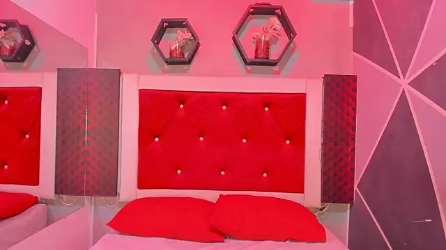 Snapshot of Karoll014 chatting on November 14, 2025, 12:09 pm Karoll014 online show from November 14, 2025, 12:09 pm