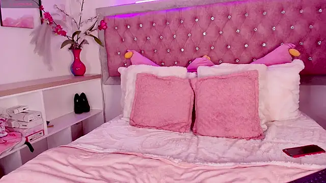 Snapshot of Tayzon_Foxxx chatting on December 4, 2025, 12:48 pm Tayzon Foxxx online show from December 4, 2025, 12:48 pm