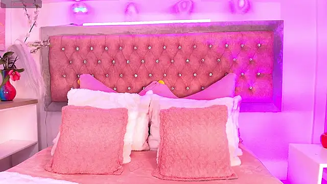 Snapshot of Tayzon_Foxxx chatting on October 26, 2025, 12:49 pm Tayzon Foxxx online show from October 26, 2025, 12:49 pm