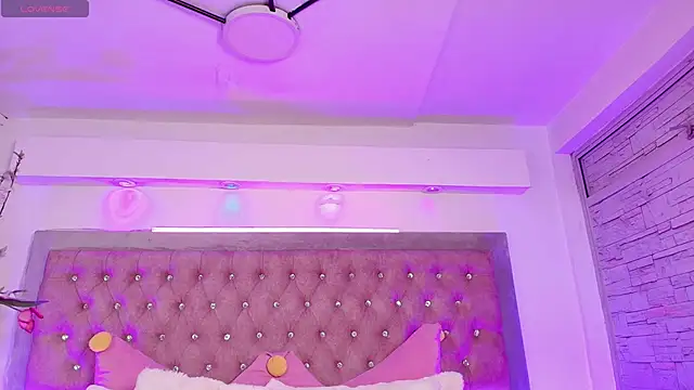 Snapshot of Tayzon_Foxxx chatting on November 26, 2025, 12:16 pm Tayzon Foxxx online show from November 26, 2025, 12:16 pm