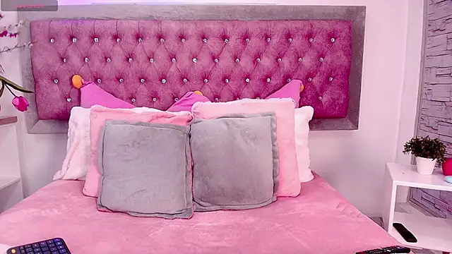 Snapshot of Tayzon_Foxxx chatting on October 31, 2025, 12:57 pm Tayzon Foxxx online show from October 31, 2025, 12:57 pm