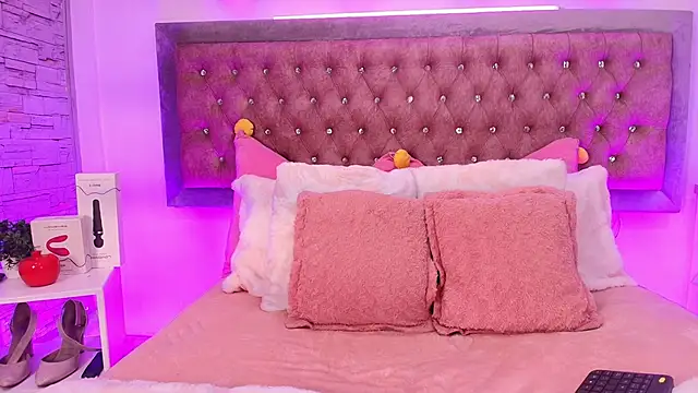 Snapshot of Tayzon_Foxxx chatting on November 4, 2025, 12:53 pm Tayzon Foxxx online show from November 4, 2025, 12:53 pm