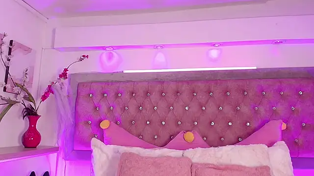 Snapshot of Tayzon_Foxxx chatting on November 25, 2025, 12:49 pm Tayzon Foxxx online show from November 25, 2025, 12:49 pm