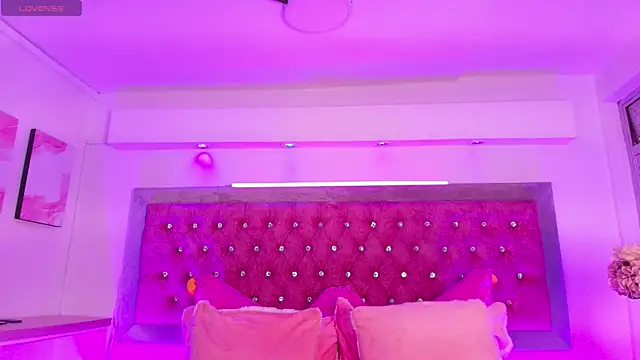 Snapshot of Tayzon_Foxxx chatting on December 15, 2025, 12:33 pm Tayzon Foxxx online show from December 15, 2025, 12:33 pm