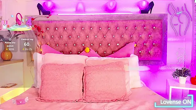 Snapshot of Tayzon_Foxxx chatting on November 10, 2025, 12:43 pm Tayzon Foxxx online show from November 10, 2025, 12:43 pm