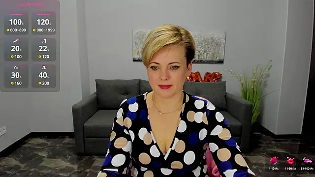 Julia Wilsone online show from February 18, 2025, 1:22 pm