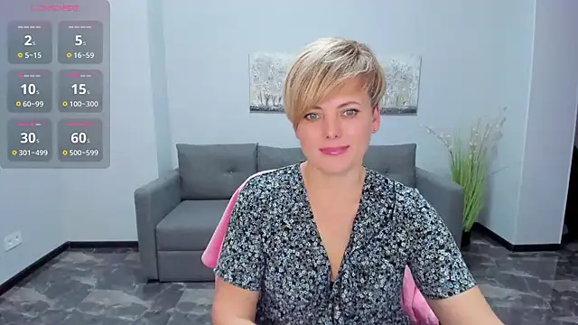 Julia Wilsone online show from February 5, 2025, 3:52 pm