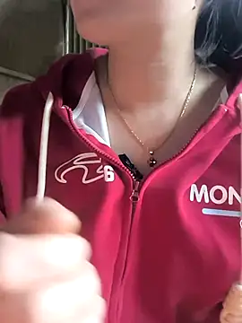 Snapshot of Sweetlove_77 chatting on November 4, 2025, 2:04 am Sweetlove 77 online show from November 4, 2025, 2:04 am