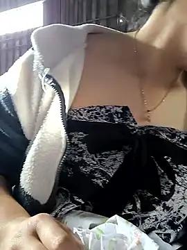 Snapshot of Sweetlove_77 chatting on October 28, 2025, 1:17 am Sweetlove 77 online show from October 28, 2025, 1:17 am