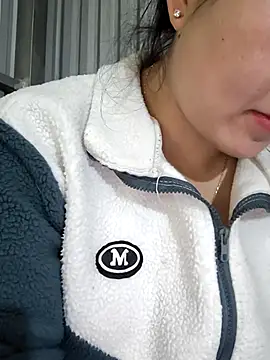 Snapshot of Sweetlove_77 chatting on October 25, 2025, 2:11 am Sweetlove 77 online show from October 25, 2025, 2:11 am