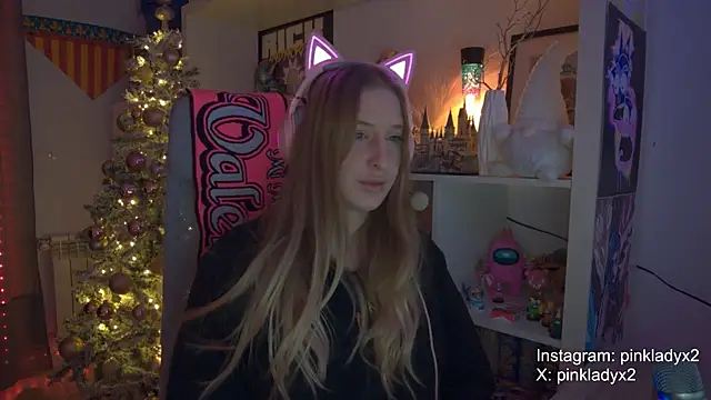 Snapshot of Pinkyladyxxx chatting on November 22, 2025, 12:10 am Pinkyladyxxx online show from November 22, 2025, 12:10 am