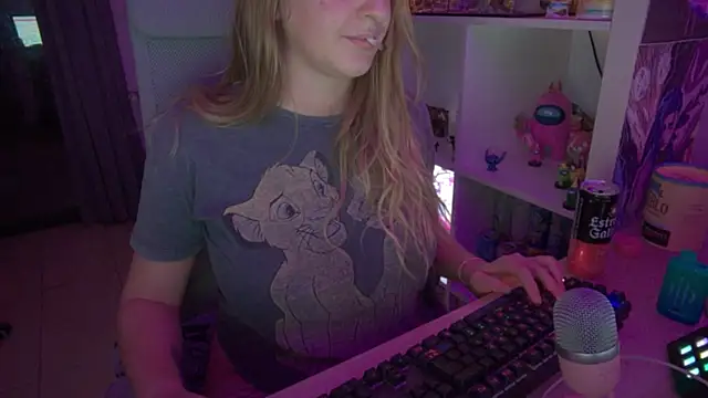 Snapshot of Pinkyladyxxx chatting on October 24, 2025, 10:31 pm Pinkyladyxxx online show from October 24, 2025, 10:31 pm