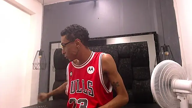 Snapshot of Jose_Smoke chatting on November 2, 2025, 6:46 pm Jose Smoke online show from November 2, 2025, 6:46 pm